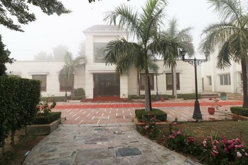 Hotel Oyo 26584 Royal Castle