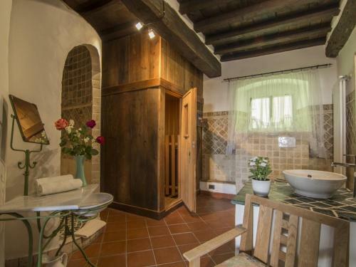 Grezzano Villa Sleeps 14 Pool Wifi