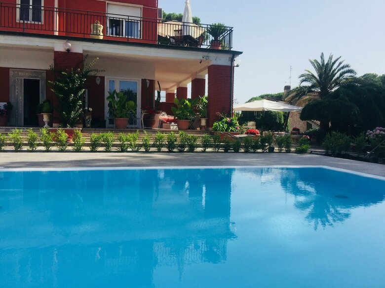 Hostal Relais Villa Italia