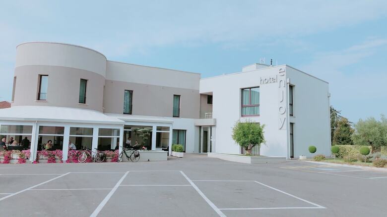 Hotel Enjoy