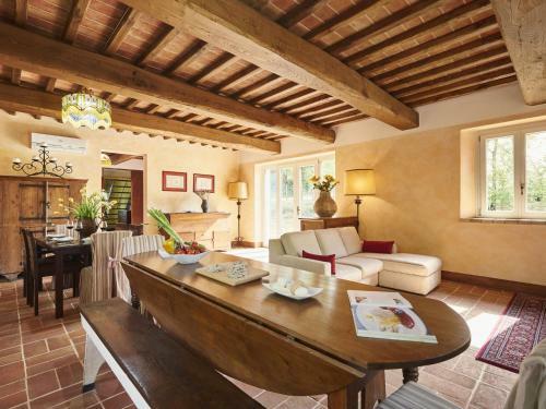 Provincial Villa In Marciano Tuscany With Pool