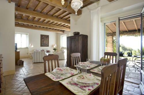 Podere Dottrina Villa Sleeps 12 Wifi
