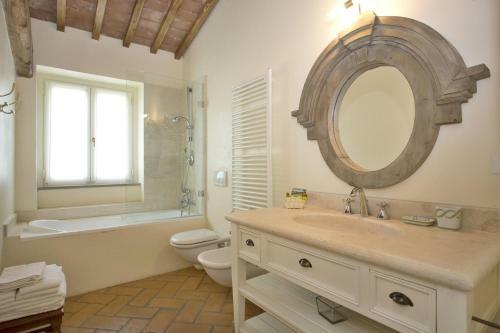 Podere Dottrina Villa Sleeps 12 Wifi