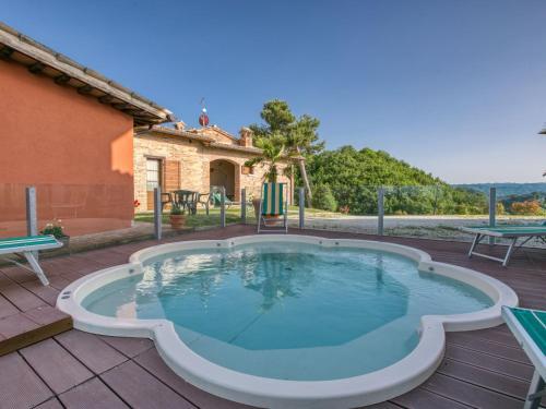 Spacious Mansion In Sant'angelo In Vado With Pool