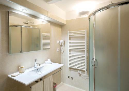 Hostal Tenuta Lamborghini Golf & Resort
