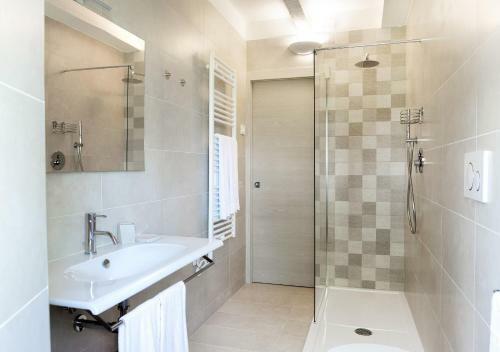 Hostal Tenuta Lamborghini Golf & Resort