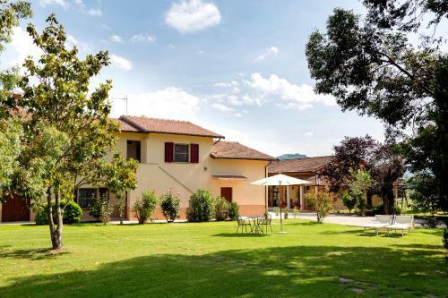 Hostal Tenuta Lamborghini Golf & Resort