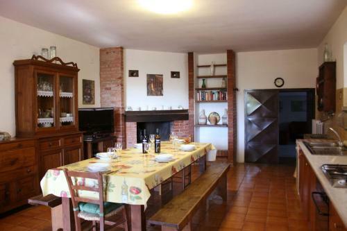 Santa Barbara-miniera Villa Sleeps 12 Pool Wifi