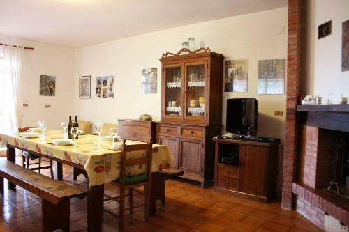 Santa Barbara-miniera Villa Sleeps 12 Pool Wifi
