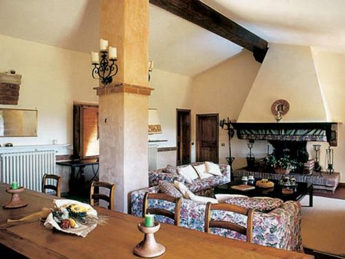 Ticchiano Villa Sleeps 12 Pool Wifi