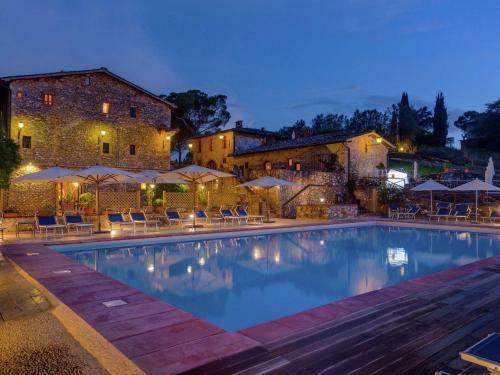 Spacious Holiday Home In Sovicille With Swimming Pool