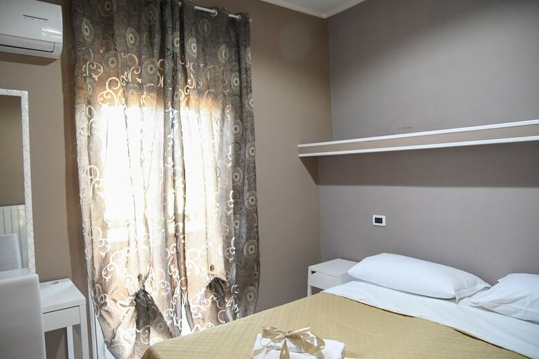 Hostal B&B Lamezia Airport