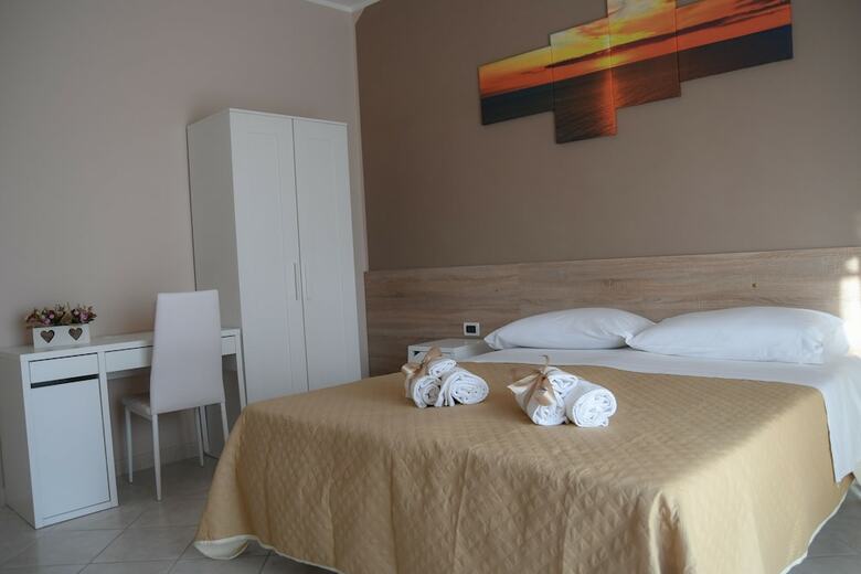 Hostal B&B Lamezia Airport