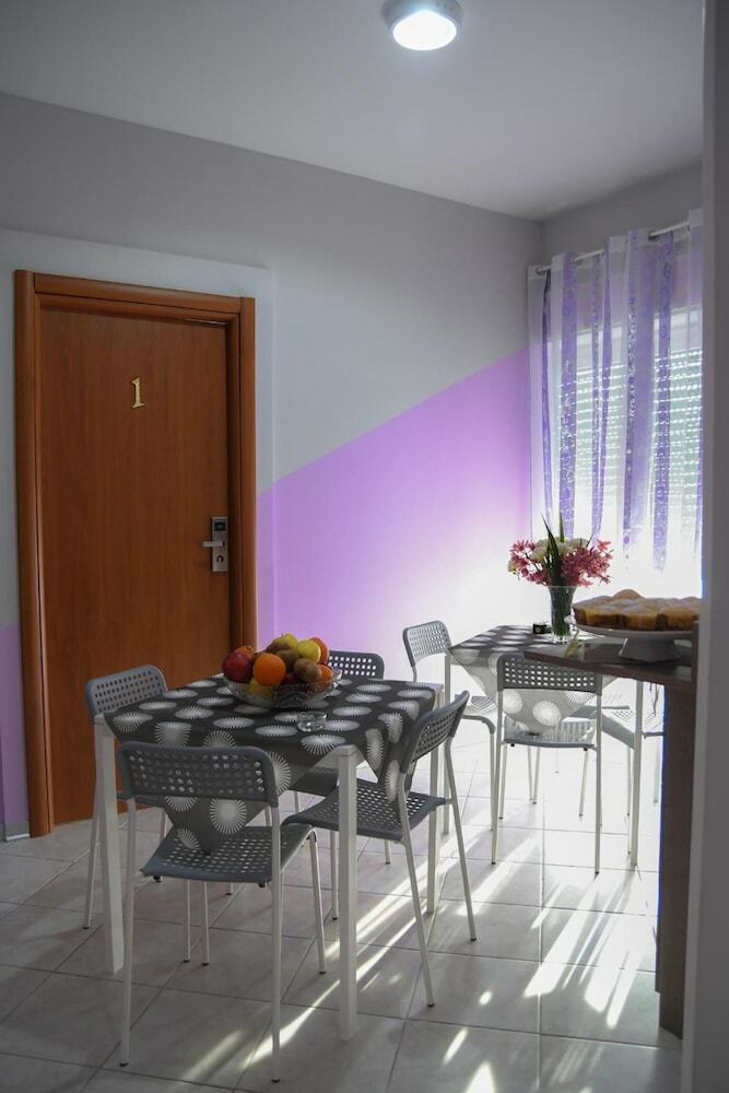 Hostal B&B Lamezia Airport