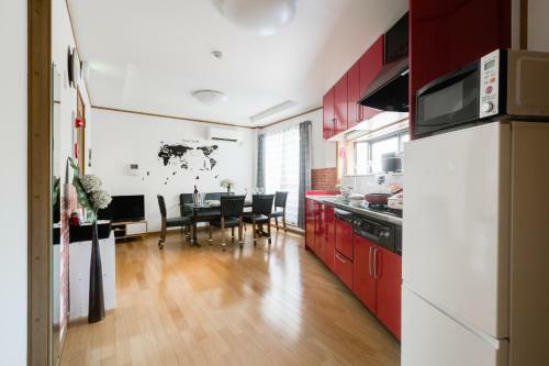 Apartamentos K.j House