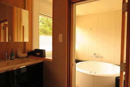Hotel Okutsuhotspa Ikedayakajikaen