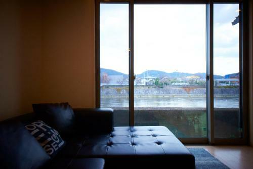 Villa Kyoto River Side Modern House