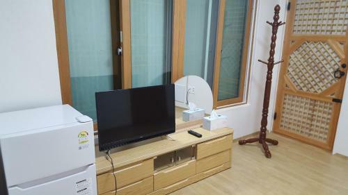 Hostal Myeongga Hanok Pension