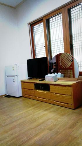 Hostal Myeongga Hanok Pension