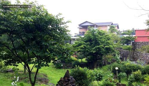 Gotjawal Geomunoreum Pension