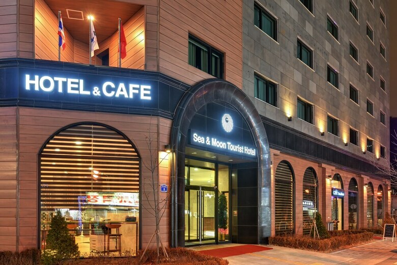 Sea Moon Tourist Hotel