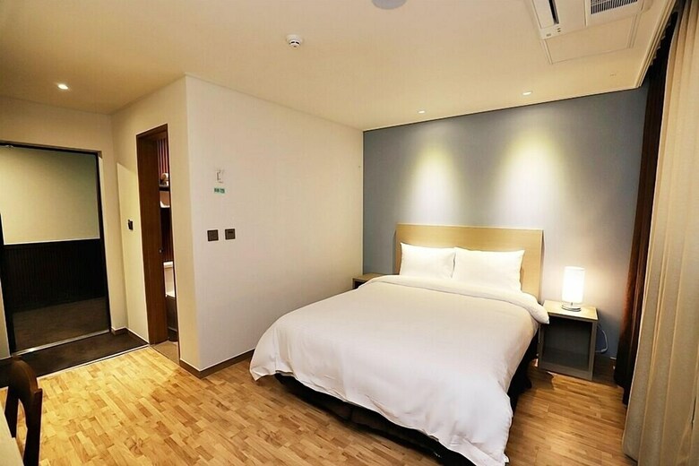 Sea Moon Tourist Hotel