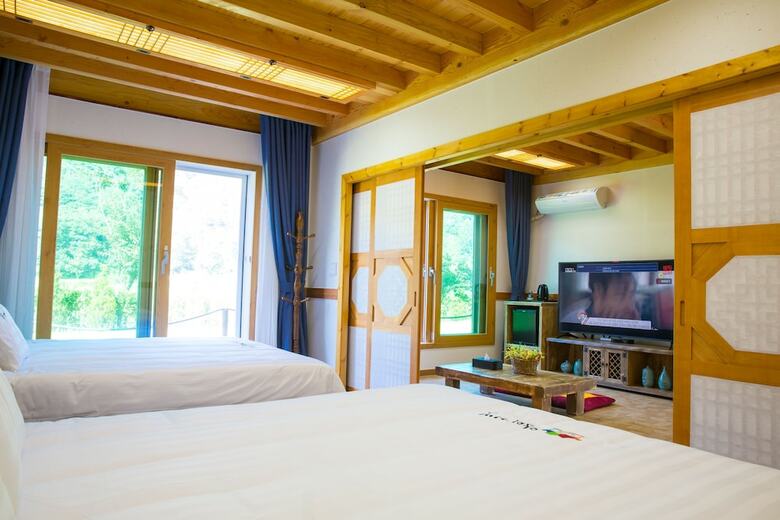 Hotel Royal Room Of King