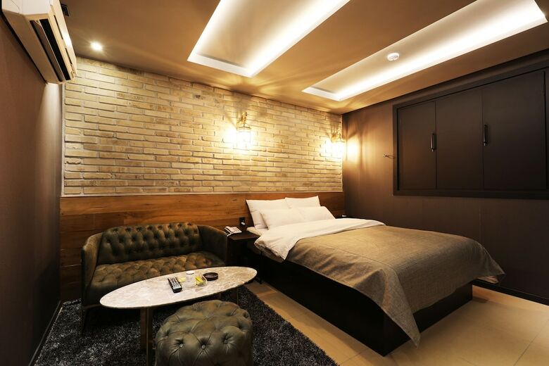 Rainbow Hotel