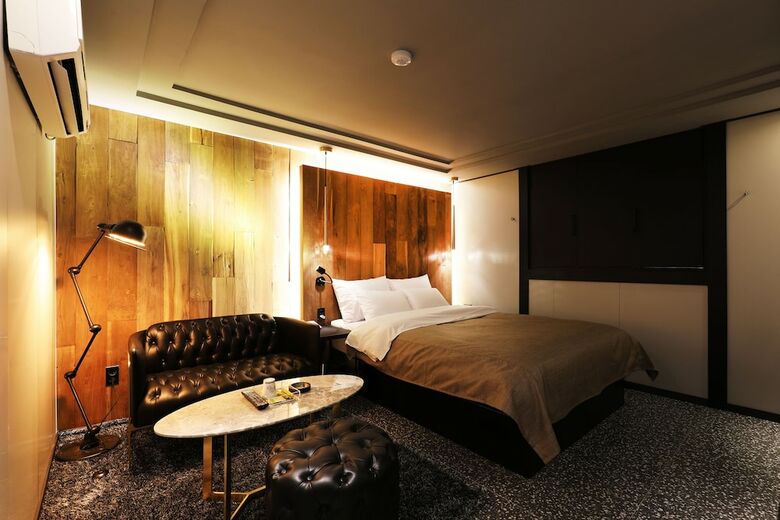 Rainbow Hotel