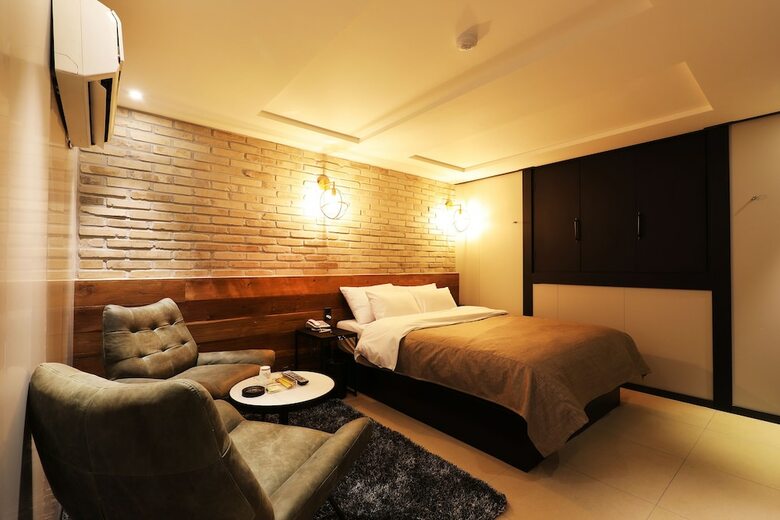 Rainbow Hotel