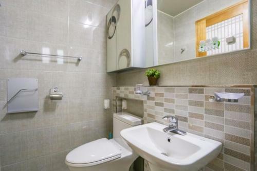 Hostal Hanok Jungwon House Pension