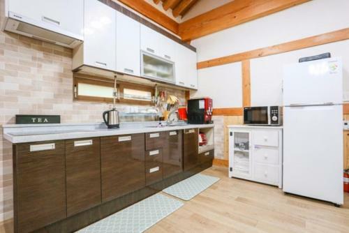 Hostal Hanok Jungwon House Pension