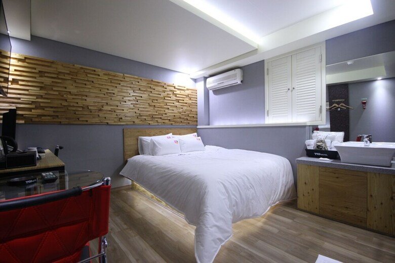 Roo Motel