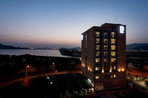 Brown-dot Hotel Shinho