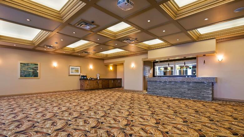 Best Western Plus Mirage Hotel And Resort
