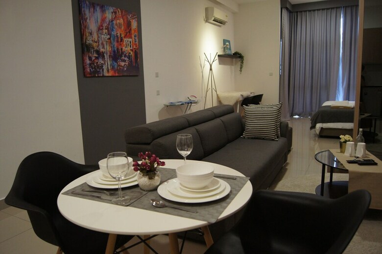 Hotel Twin Galaxy Suites By Iconic Bliss