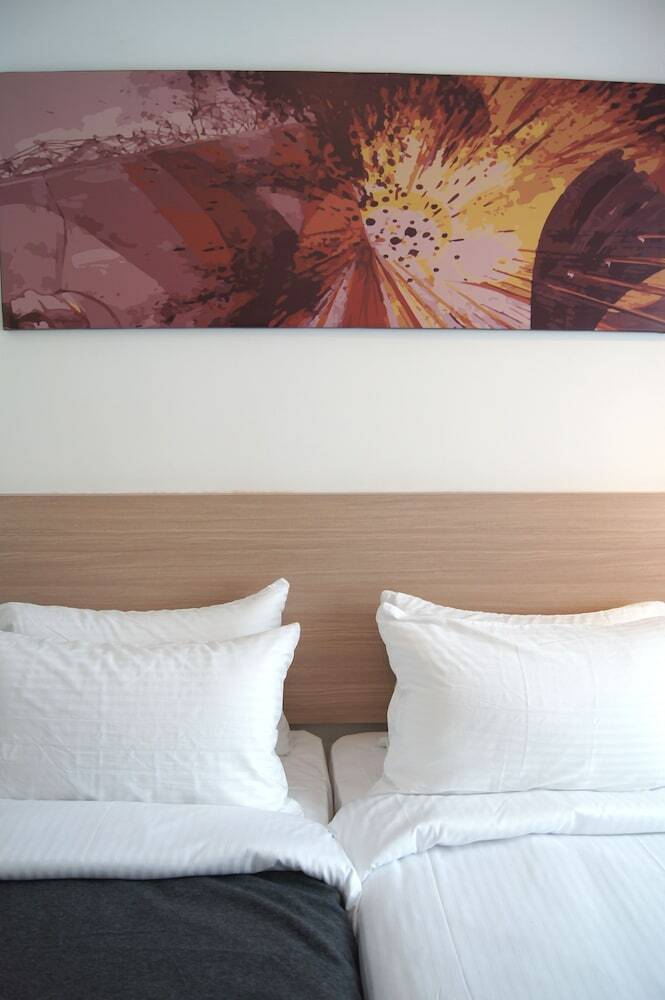 Hotel Twin Galaxy Suites By Iconic Bliss
