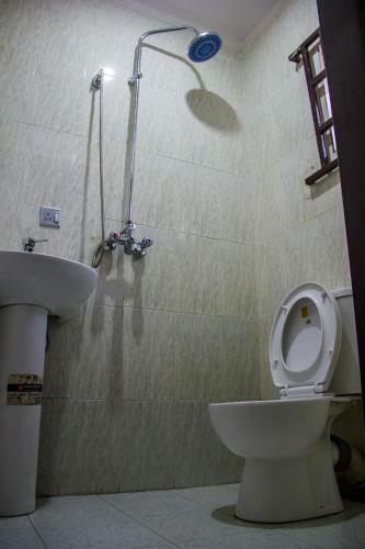 Glasshouse Hotel And Suites