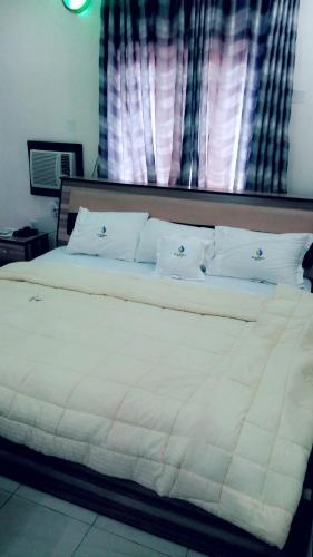 Mayoral Hotel & Suite