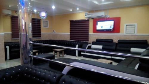 Mayoral Hotel & Suite