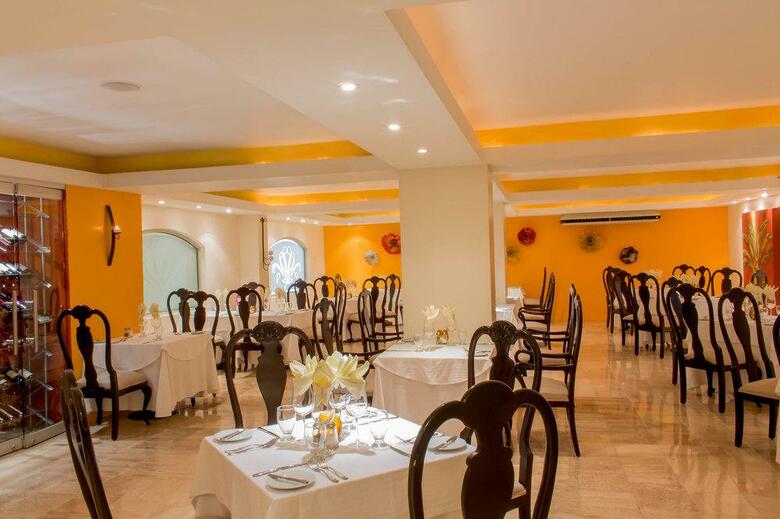Hotel Plaza Pelicanos Grand Beach Resort
