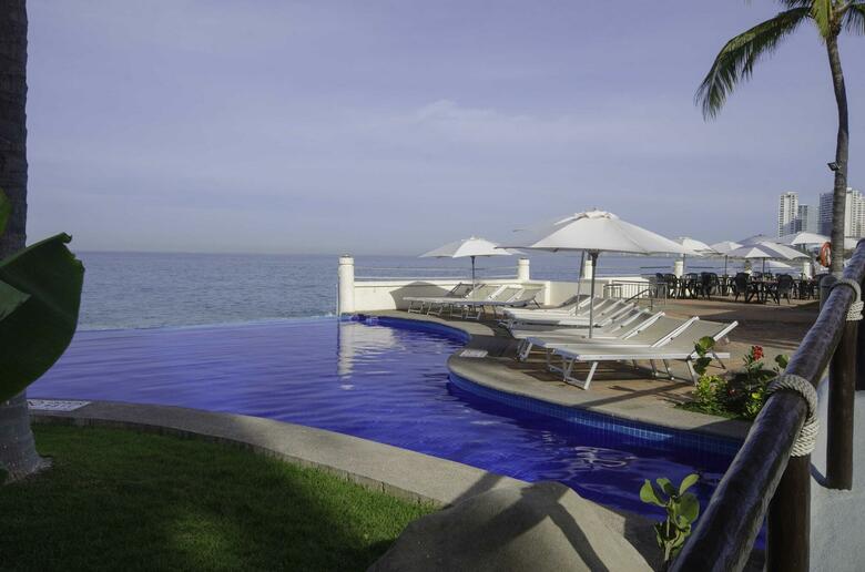 Hotel Plaza Pelicanos Grand Beach Resort