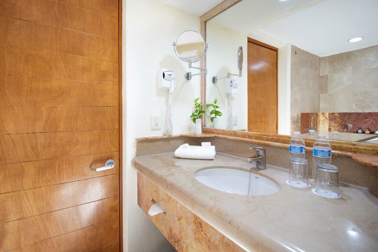 Hotel Plaza Pelicanos Grand Beach Resort