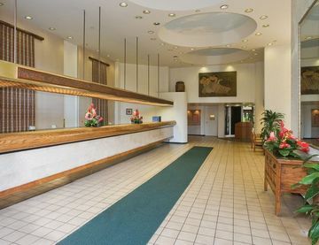 Hotel Maile Sky Court
