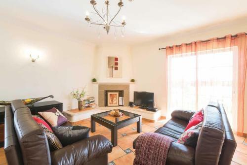 Ferrarias Villa Sleeps 6 Air Con Wifi