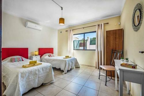 Gale Villa Sleeps 8 Pool Air Con Wifi