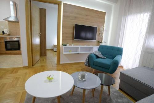 Sunny Apartment 18
