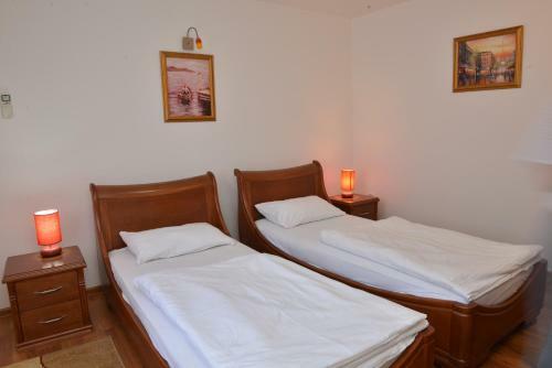 Apartment And Rooms In Club