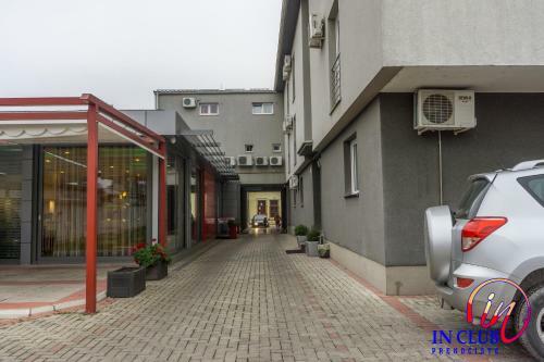 Apartment And Rooms In Club