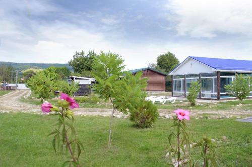 Hostal Nakhalenok Guest House